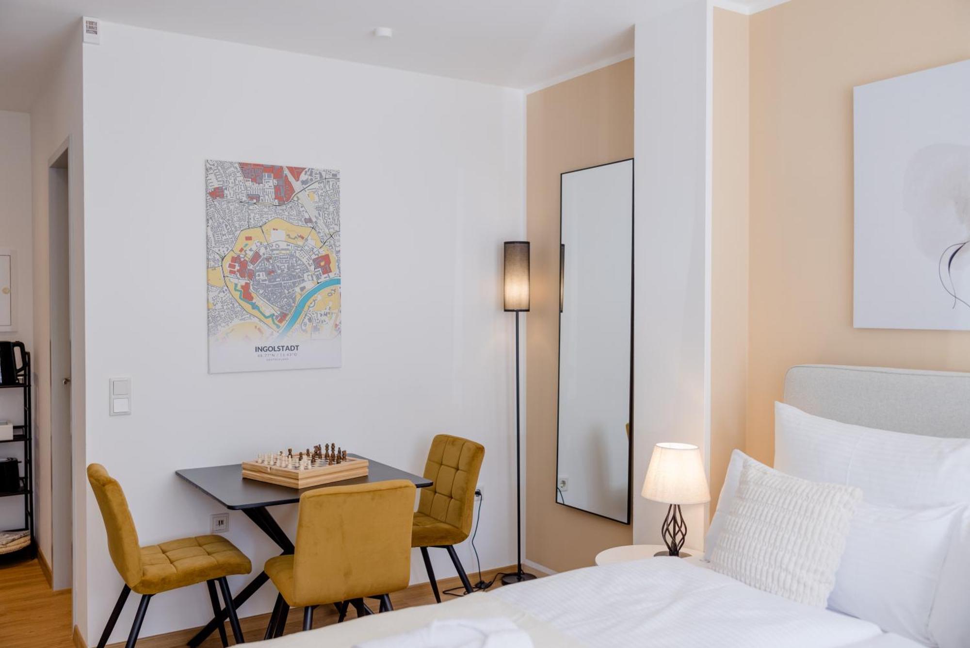 Lumen Homes - Altstadt-Studio Direkt Im Zentrum, Kueche, Netflix, Oeffentlicher Parkplatz Ums Eck Ingolstadt Eksteriør bilde