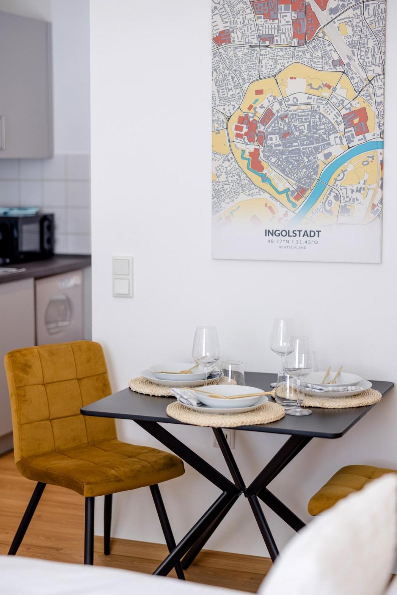 Lumen Homes - Altstadt-Studio Direkt Im Zentrum, Kueche, Netflix, Oeffentlicher Parkplatz Ums Eck Ingolstadt Eksteriør bilde