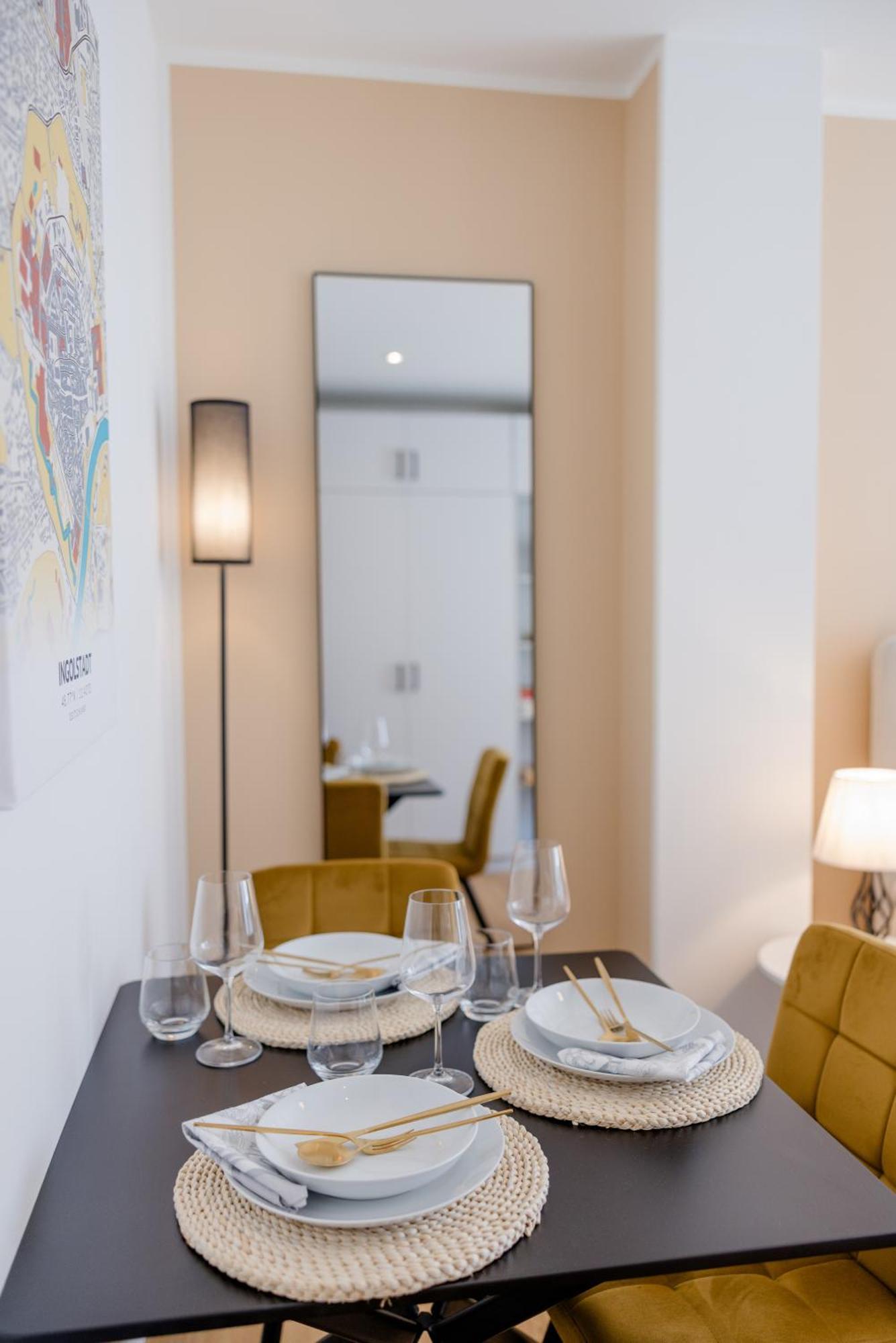 Lumen Homes - Altstadt-Studio Direkt Im Zentrum, Kueche, Netflix, Oeffentlicher Parkplatz Ums Eck Ingolstadt Eksteriør bilde